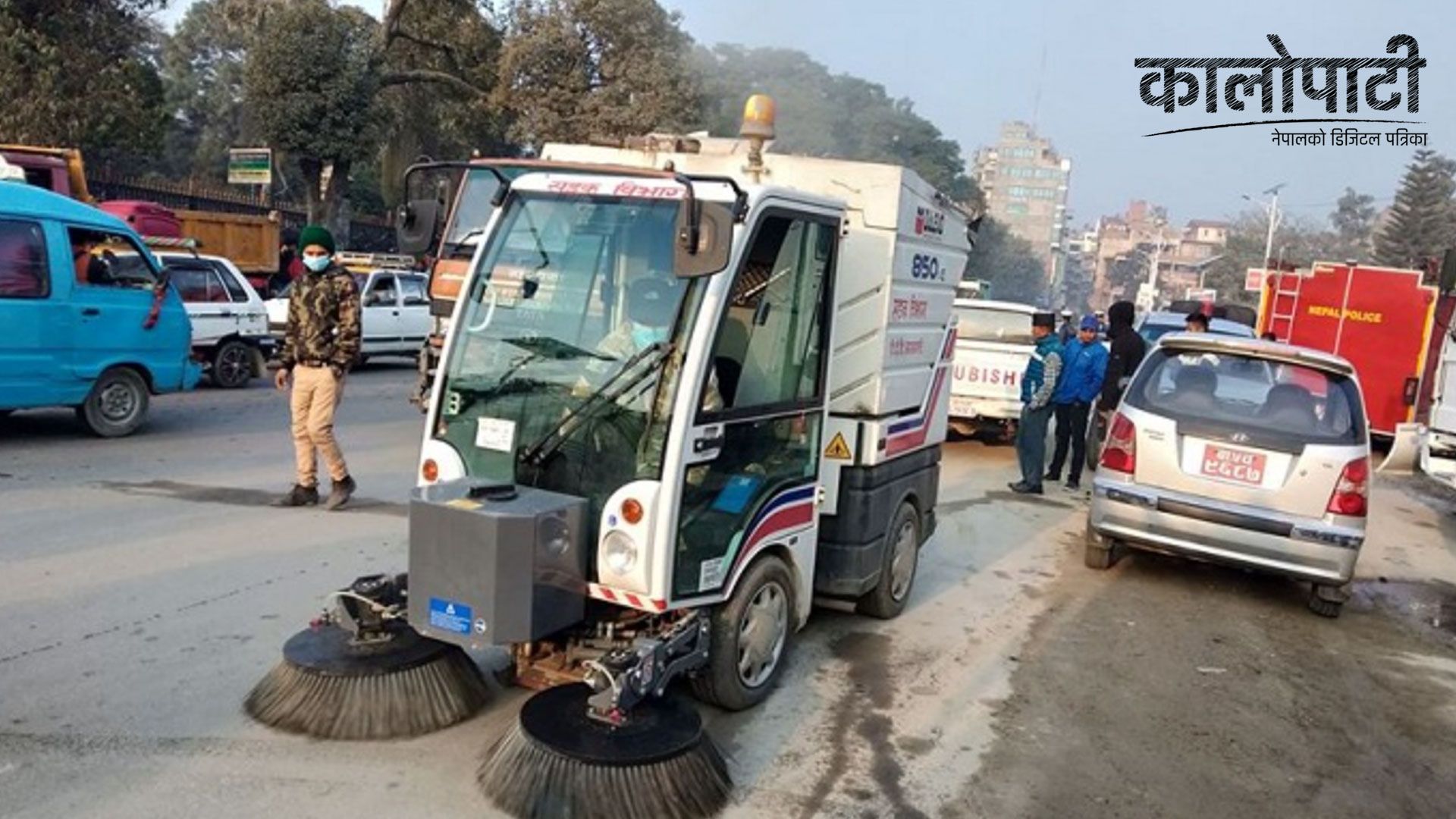 काठमाडौं महानगरपालिकामा सफाइ गर्न ब्रुमरहरु पुनः सञ्चालनमा